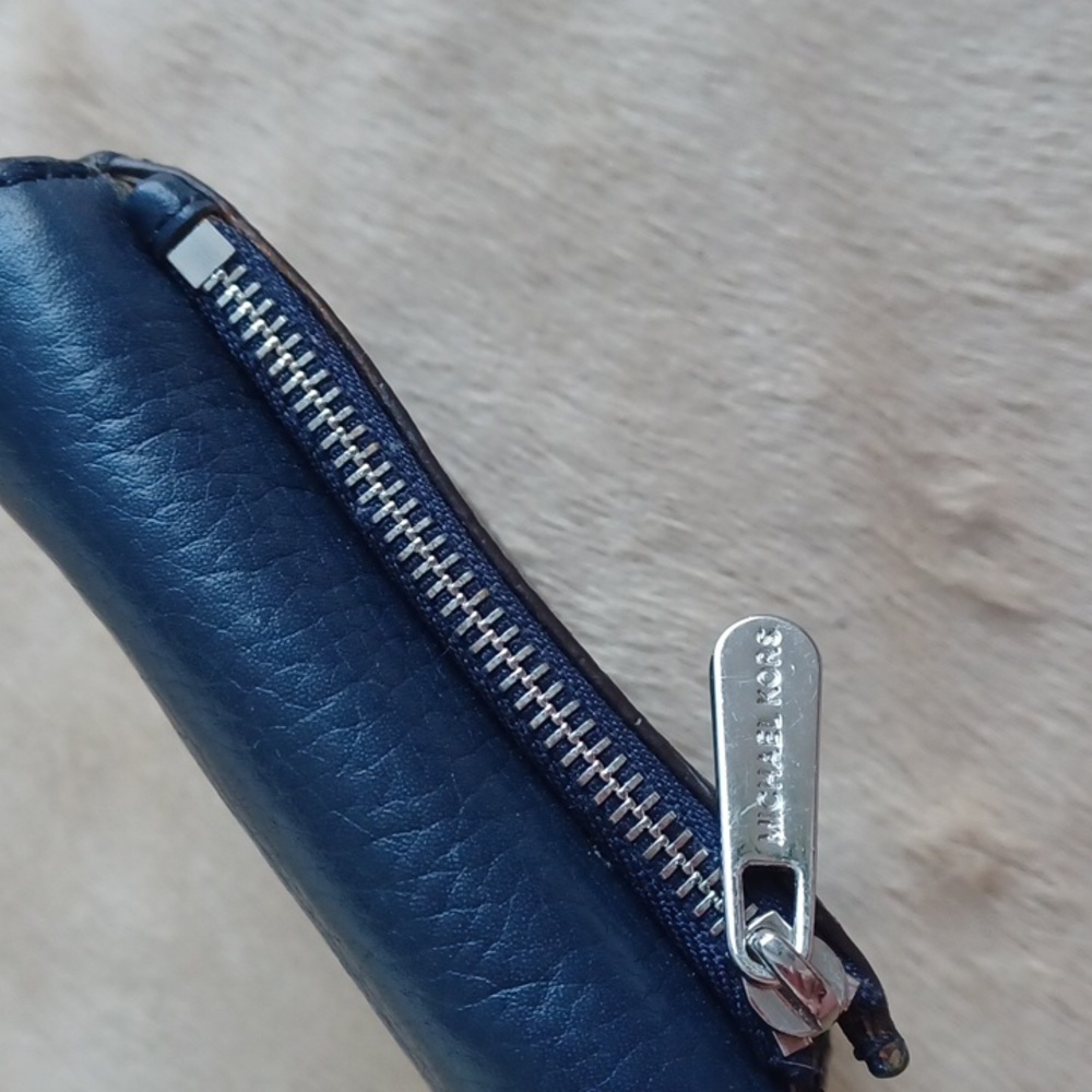 Michael Kors Wallet - Picture 2 of 16